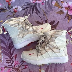 Nike Tanjun High Rise Boots Women’s 6 Phantom Gym Red Desert Sand AO0355-005